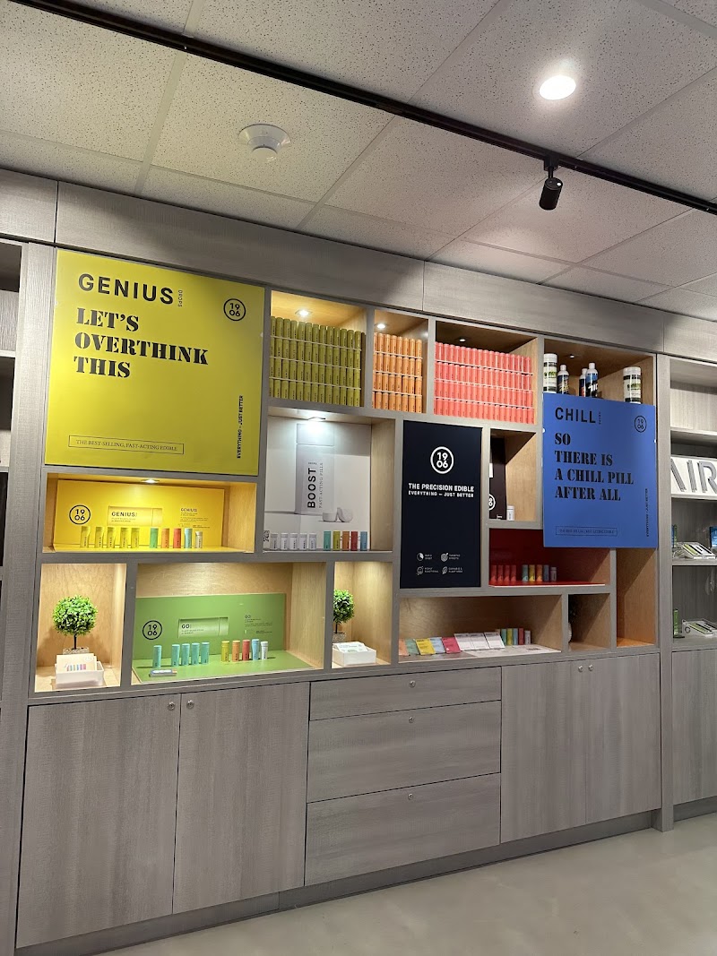 Mountain View Farmacy storefront photo