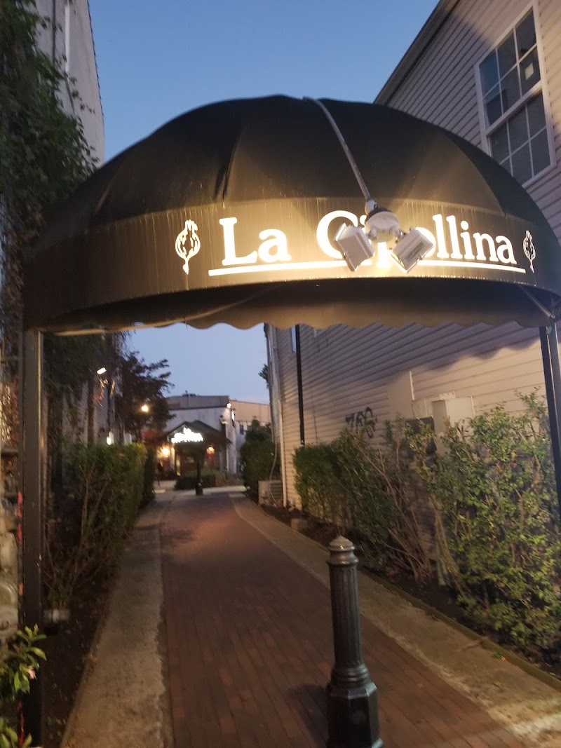 Wonderland Smoke Shop Freehold storefront photo